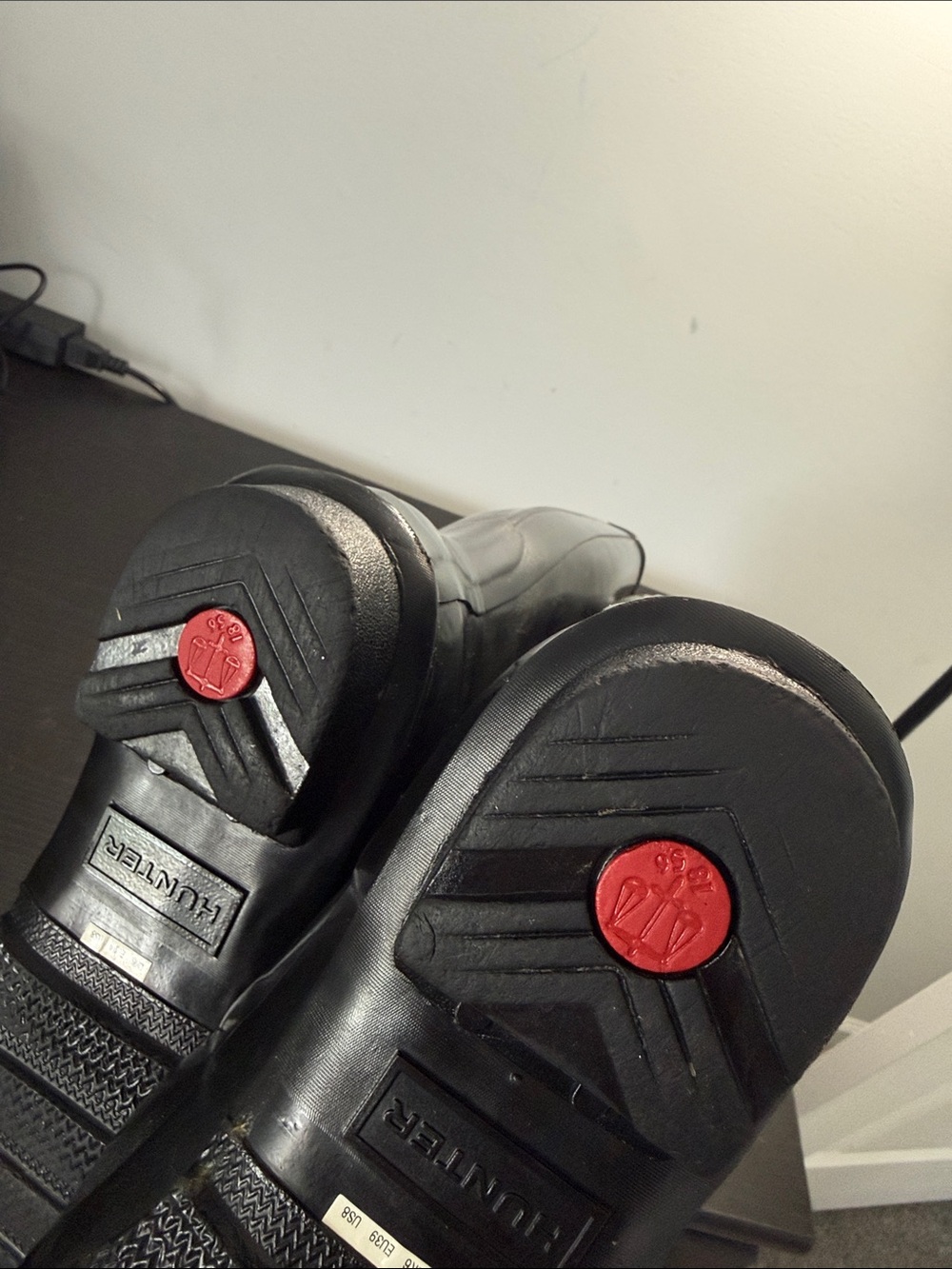 Hunter Tall Gloss Rain Boots - Black with Red Logo - Picture 14 of 14